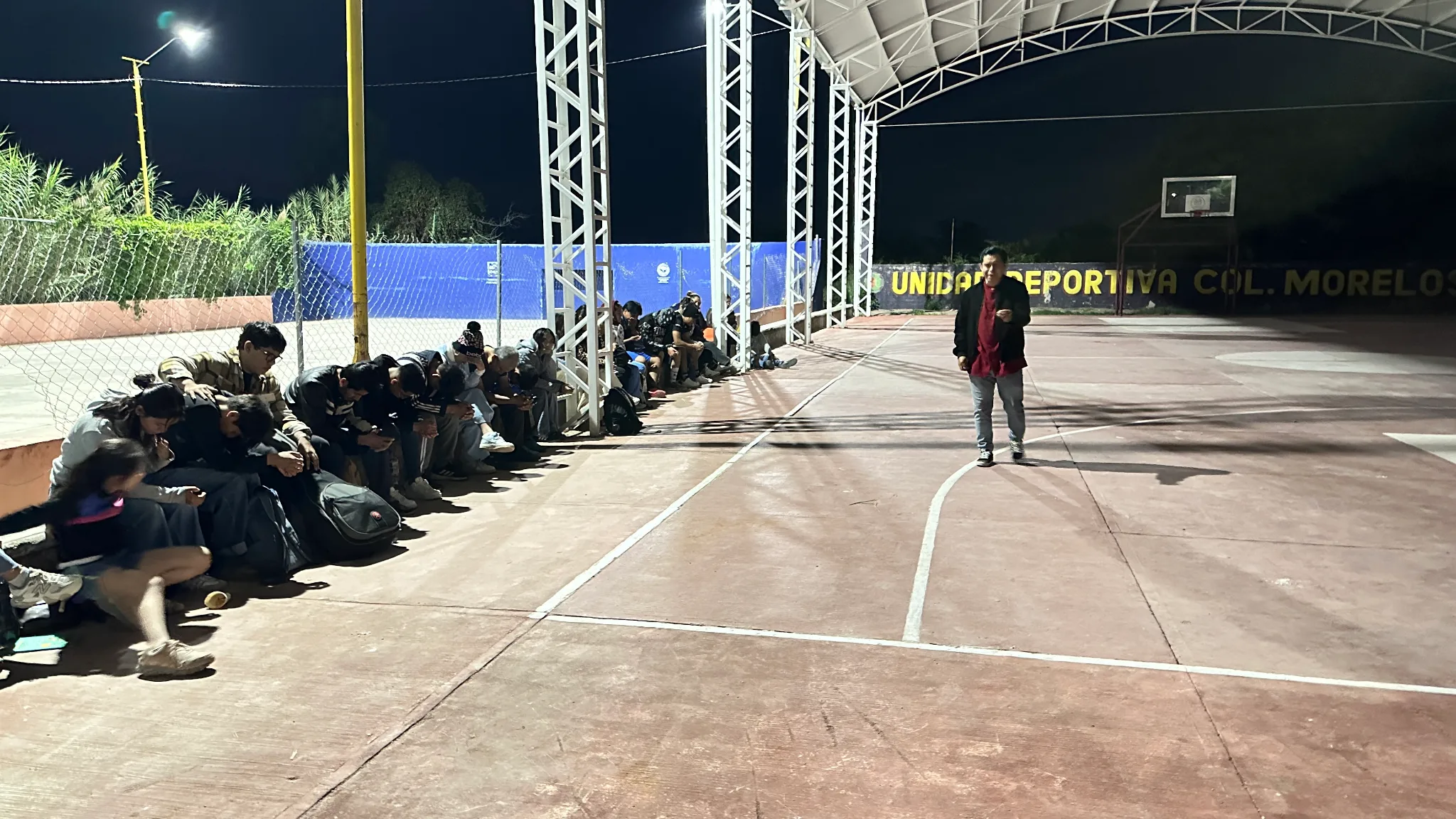 Jóvenes atentos a la Palabra de Dios